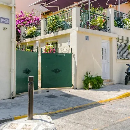 Crew Lighthouse 호스텔 *