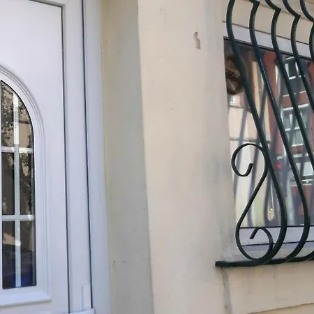 Crew Lighthouse 호스텔 *