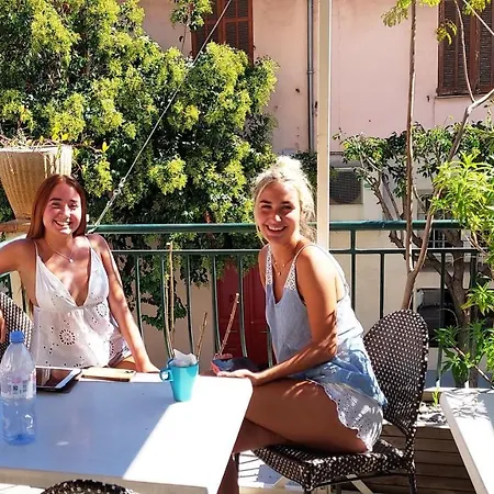 Crew Lighthouse 호스텔