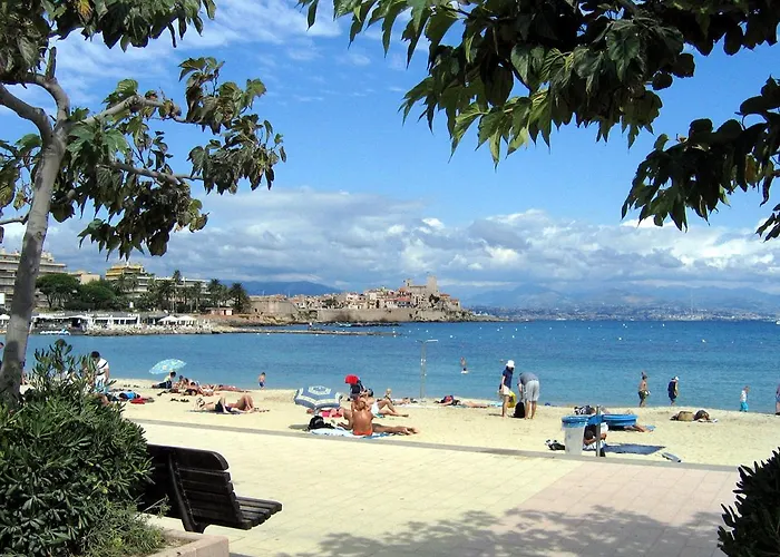 Crew Lighthouse Hostel Antibes