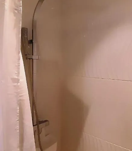 Crew Lighthouse Hostel Antibes