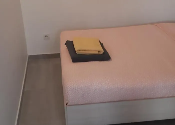 Crew Lighthouse Hostel Antibes