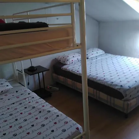 Crew Lighthouse Hostel *