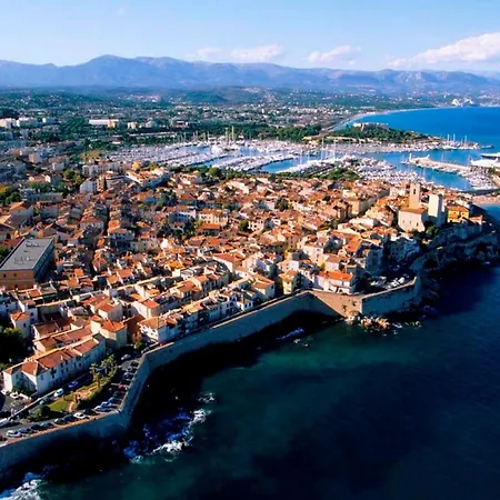 Crew Lighthouse * Antibes