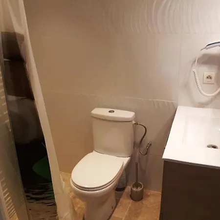 Hostel Crew Lighthouse Antibes