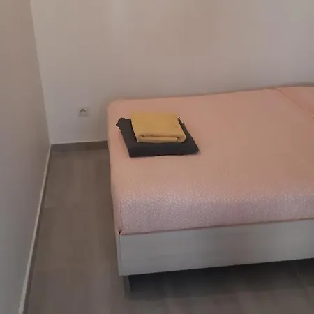 Crew Lighthouse Hostel Antibes