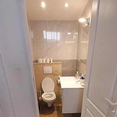 Crew Lighthouse Albergue Antibes