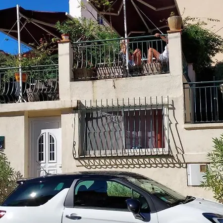 Crew Lighthouse Hostel *