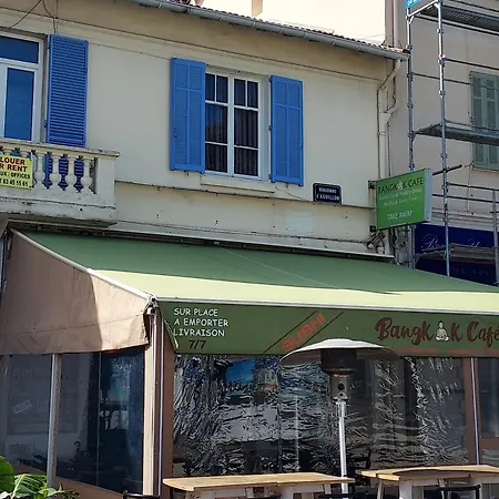 Crew Lighthouse Albergue Antibes