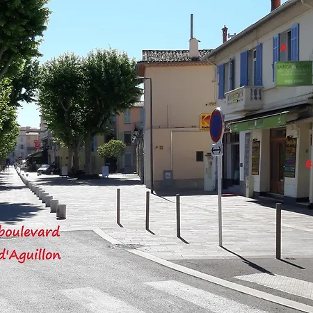 Crew Lighthouse Hostel *