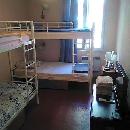 Hostel Crew Lighthouse *