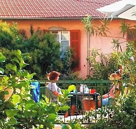 Crew Lighthouse Hostel Antibes