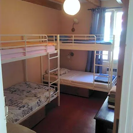 Crew Lighthouse Hostel *
