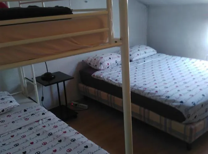 Crew Lighthouse Hostal *