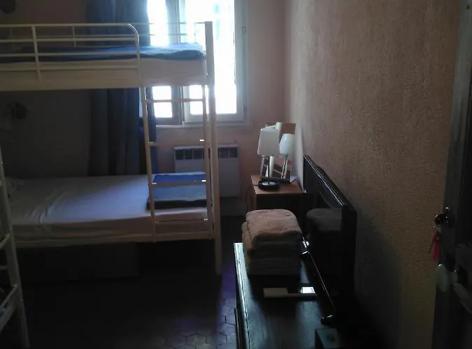 Hostel Crew Lighthouse *