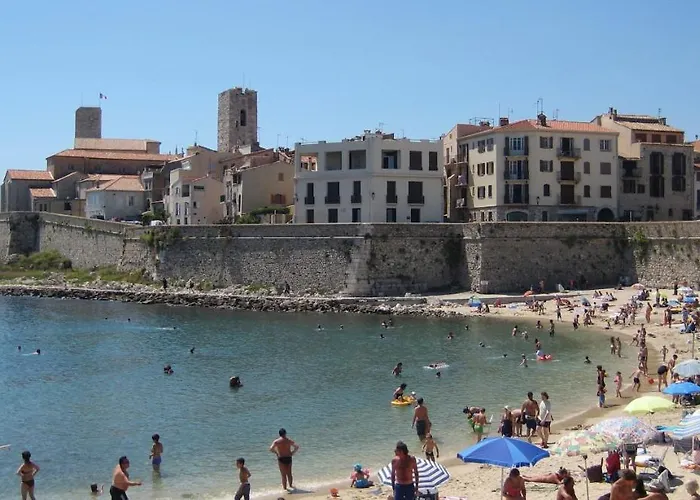 Crew Lighthouse * Antibes