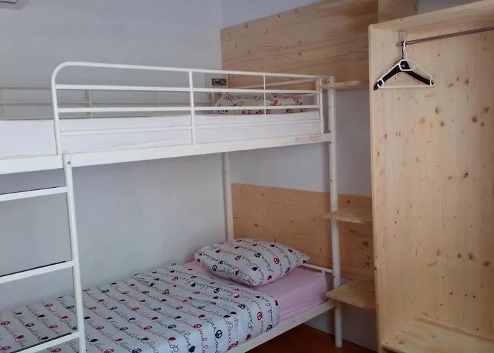 Crew Lighthouse Ostello