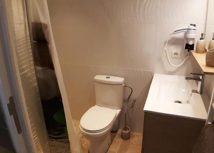 Hostal Crew Lighthouse Antibes