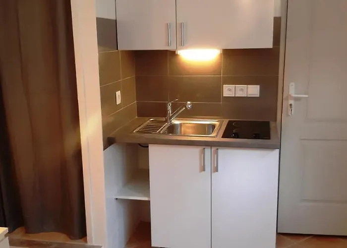 Crew Lighthouse Hostal Antibes