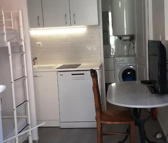 Ostello Crew Lighthouse Antibes