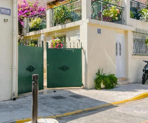 Crew Lighthouse Ostello *