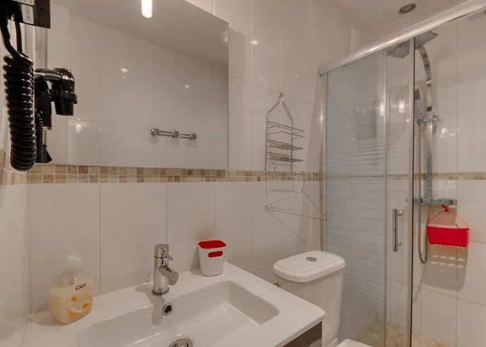 Crew Lighthouse Antibes