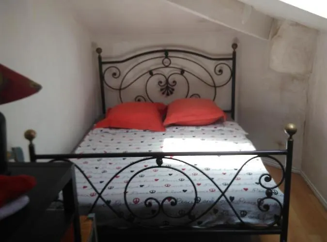 Crew Lighthouse Albergue