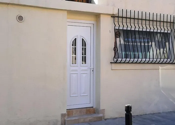 Hostal Crew Lighthouse Antibes