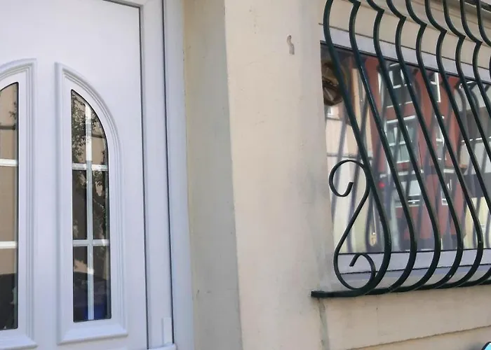 Crew Lighthouse Hostal *