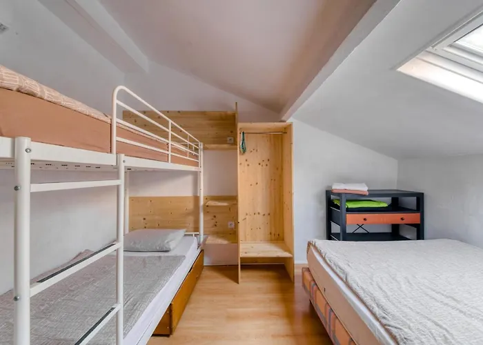 Crew Lighthouse Hostel Antibes