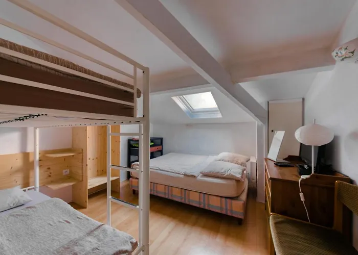 Crew Lighthouse Hostel *