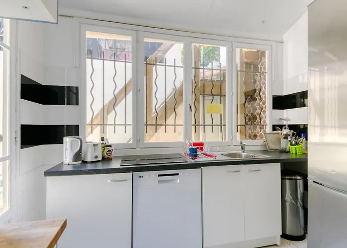 Crew Lighthouse Ostello Antibes