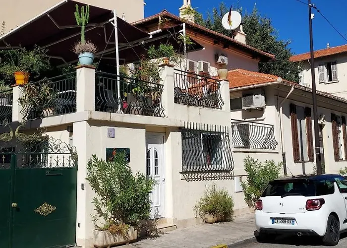 Albergue Crew Lighthouse Antibes